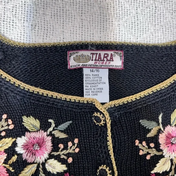 TIARA Women Floral Embroidered
Cardigan 14/16 Black Ramie Cotton
Cottagecore - Picture 6 of 10